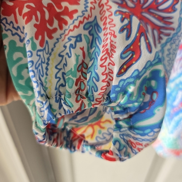 Lilly Pulitzer Elsa 100% Silk Top Let Minnow Sz S Popover Detail Logo Buttons - Picture 8 of 11